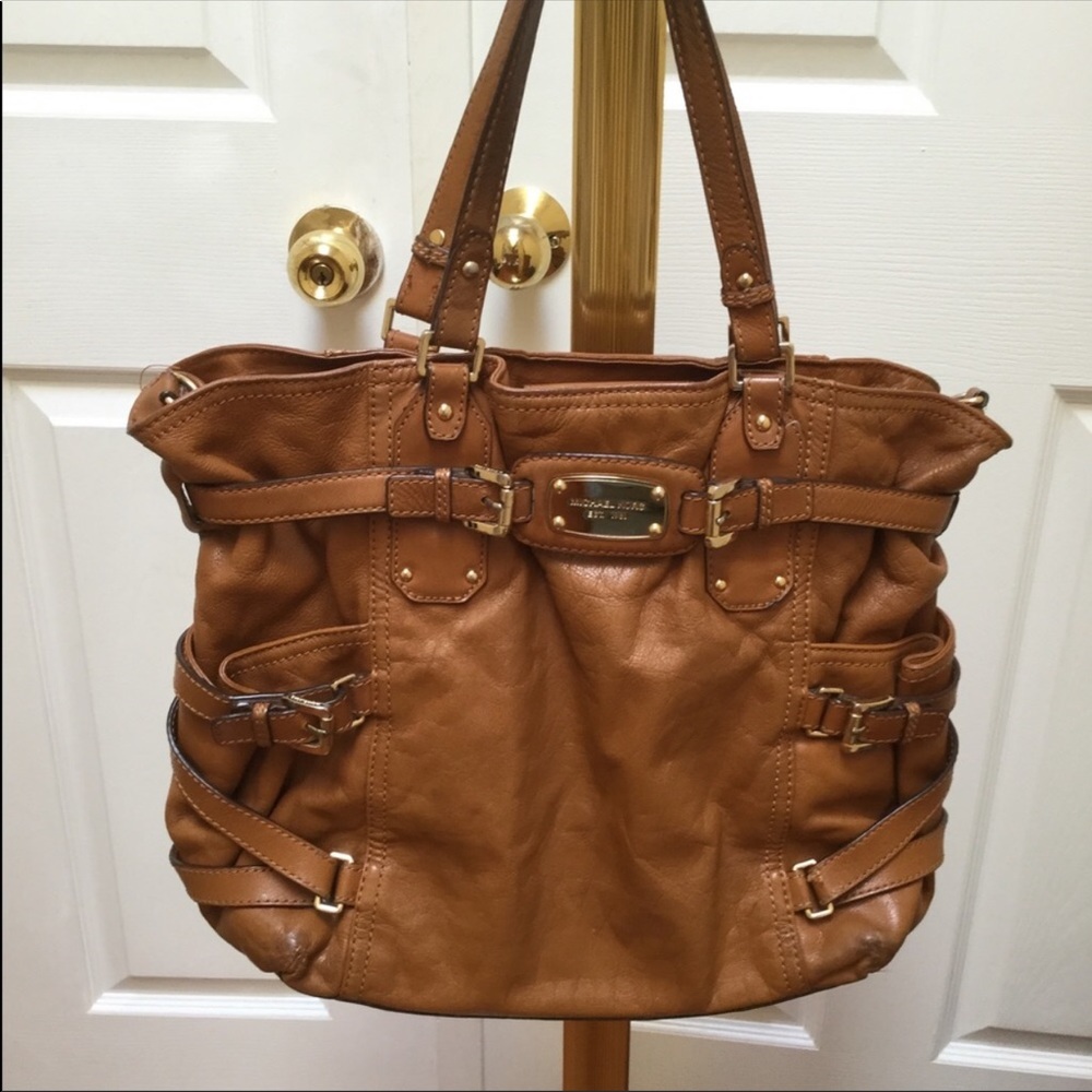MICHAEL KORS LEATHER LARGE TAN SHOULDER BAG
